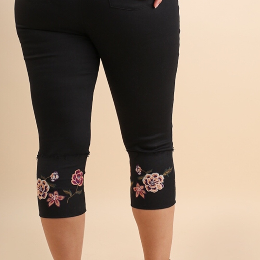 Floral Embroidered Hem Jeggings XL - Picture 5 of 7